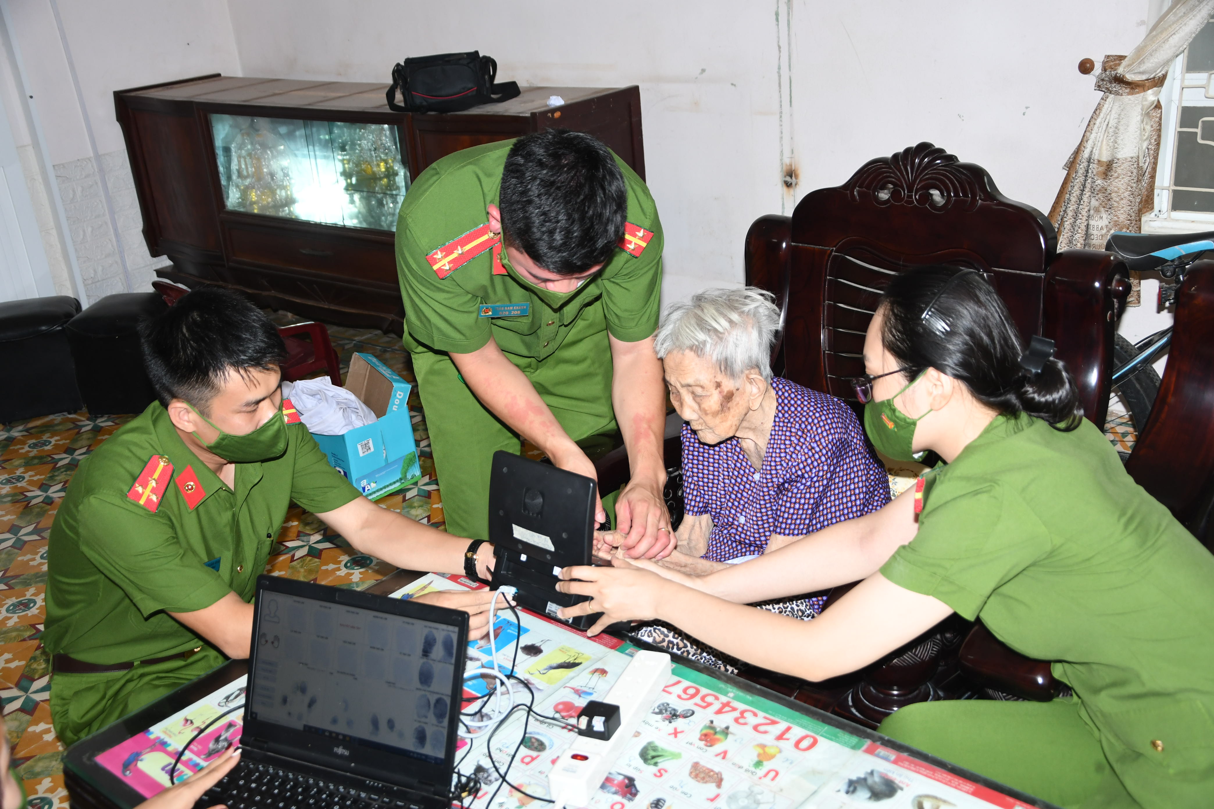 Thông báo về việc tạm dừng thu nhận hồ sơ cấp thẻ Căn cước công dân